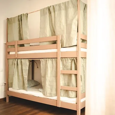 Hostel Tamaran House