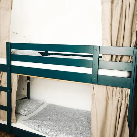 Tamaran House Ostello *