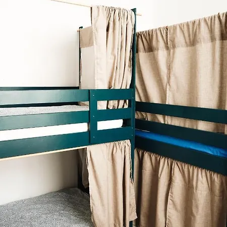 Tamaran House Hostel *