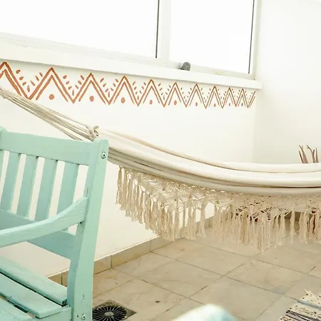 Hostel Tamaran House *