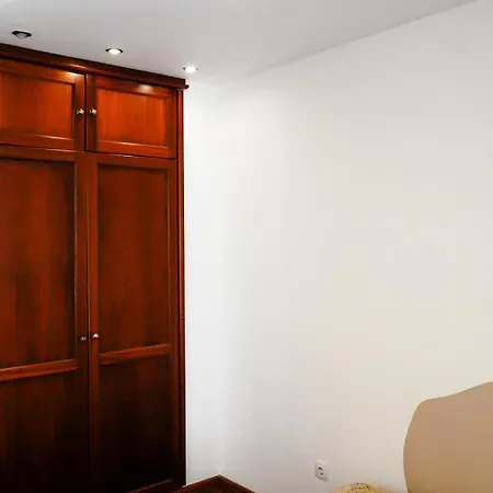 Hostel Tamaran House *