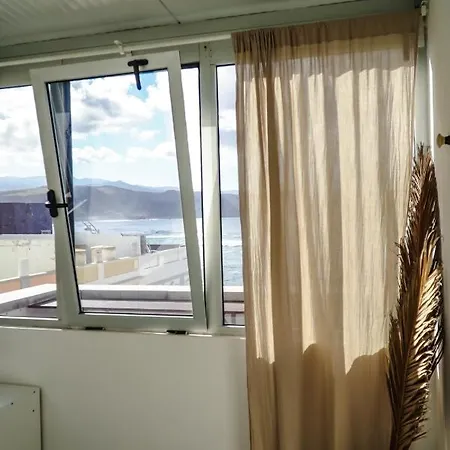 Hostel Tamaran House