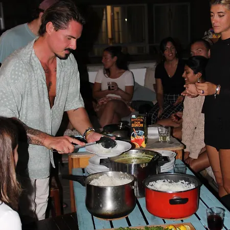 Tamaran House Hostel *