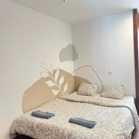 Hostel Tamaran House *